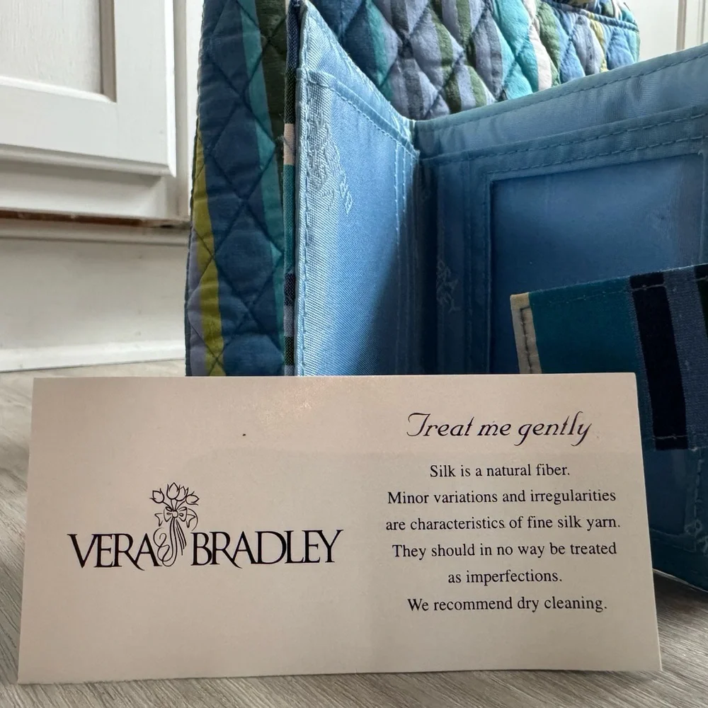 VERA BRADLEY - Picture 3 of 11